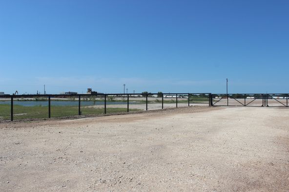 6256 SW Moody St, Victoria, TX 77905